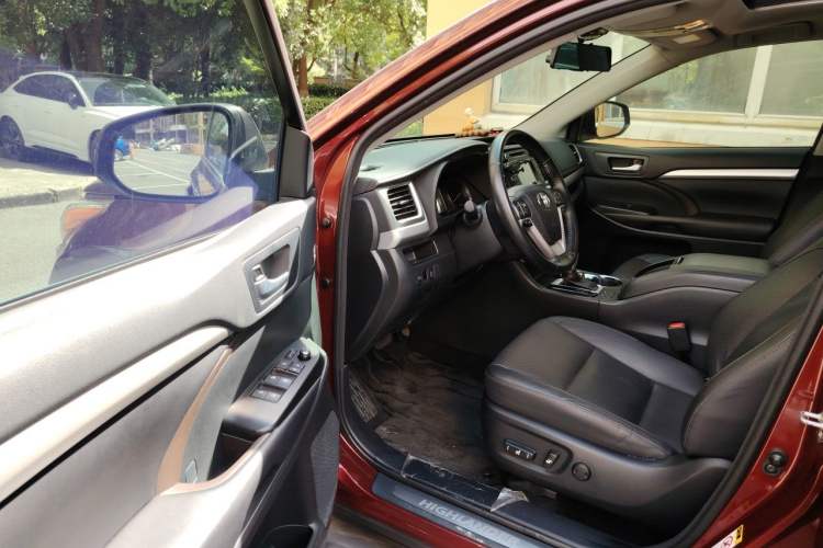 Used Toyota Highlander 2017 2.0T Four-Wheel Drive Luxury Edition 7 Seats Driver Seat