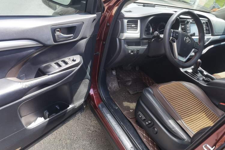 Used Toyota Highlander 2017 2.0T Four-Wheel Drive Luxury Navigation Version 7 Seats Driver Seat