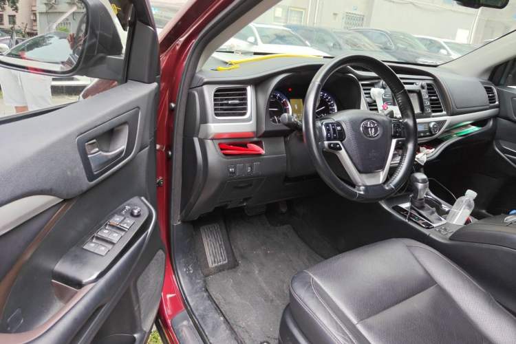 Used Toyota Highlander 2017 2.0T Two-Wheel Drive Luxury Edition 7 Seats Driver Seat