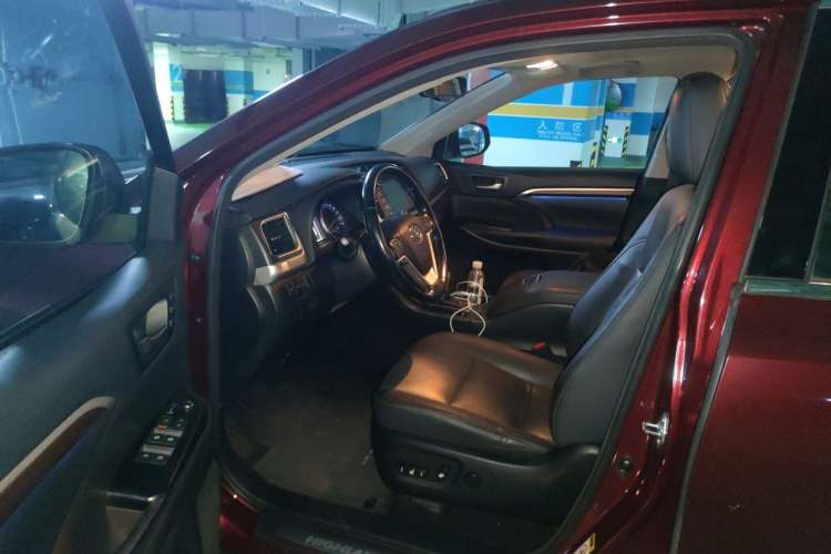 Used Toyota Highlander 2017 2.0T Four-Wheel Drive Ultimate Edition 7 Seats Driver Seat