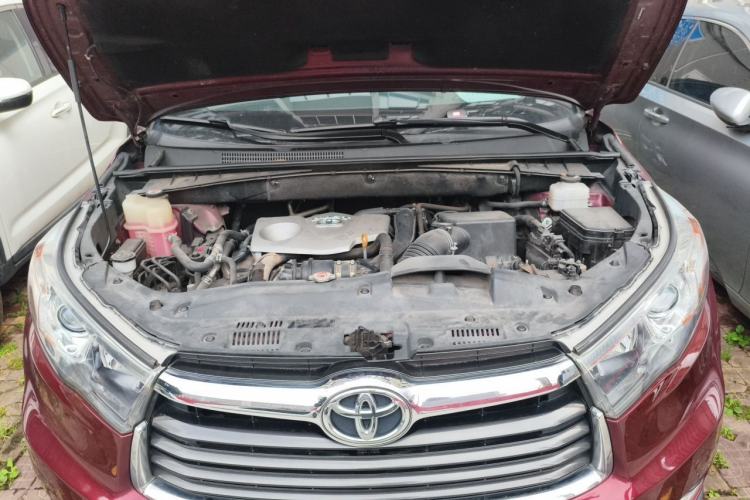 Used Toyota Highlander 2017 2.0T Two-Wheel Drive Luxury Edition 7 Seats Engine Bay