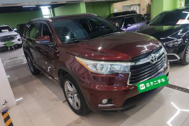 Used Toyota Highlander 2017 2.0T Four-Wheel Drive Luxury Edition 7 Seats Front Right 45 Deg