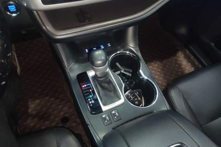 Used Toyota Highlander 2017 2.0T Four-Wheel Drive Luxury Edition 7 Seats Gear Lever