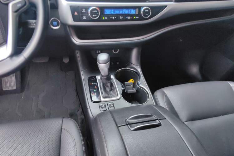 Used Toyota Highlander 2017 2.0T Four-Wheel Drive Luxury Edition 7 Seats Gear Lever
