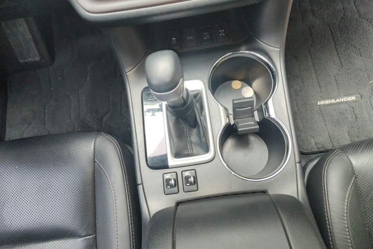 Used Toyota Highlander 2017 2.0T Four-Wheel Drive Luxury Edition 7 Seats Gear Lever