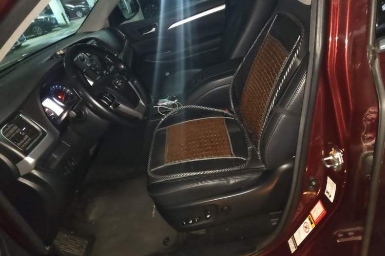 Used Toyota Highlander 2017 2.0T Two-Wheel Drive Luxury Edition 7 Seats Left Front Seat