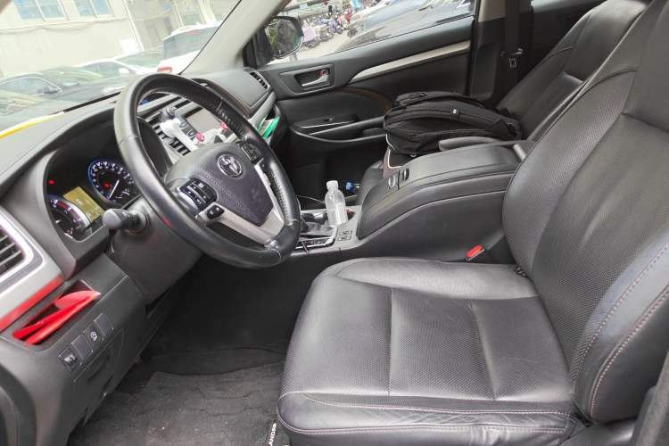 Used Toyota Highlander 2017 2.0T Two-Wheel Drive Luxury Edition 7 Seats Left Front Seat