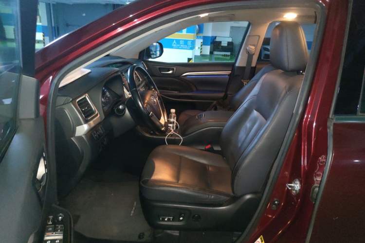 Used Toyota Highlander 2017 2.0T Four-Wheel Drive Ultimate Edition 7 Seats Left Front Seat