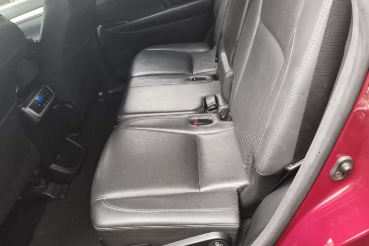 Used Toyota Highlander 2017 2.0T Two-Wheel Drive Luxury Edition 7 Seats Left Rear Seat