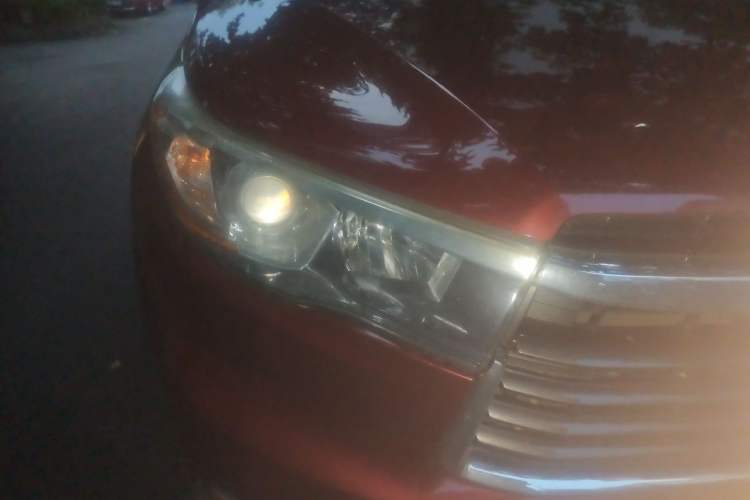 Used Toyota Highlander 2017 2.0T Two-Wheel Drive Elite Version 7 Seats Right Front Headlight