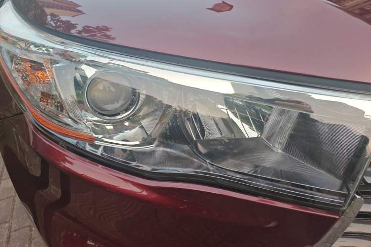 Used Toyota Highlander 2017 2.0T Two-Wheel Drive Luxury Edition 7 Seats Right Front Headlight