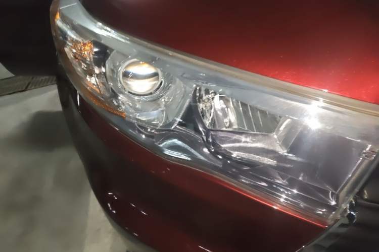 Used Toyota Highlander 2017 2.0T Two-Wheel Drive Luxury Edition 7 Seats Right Front Headlight