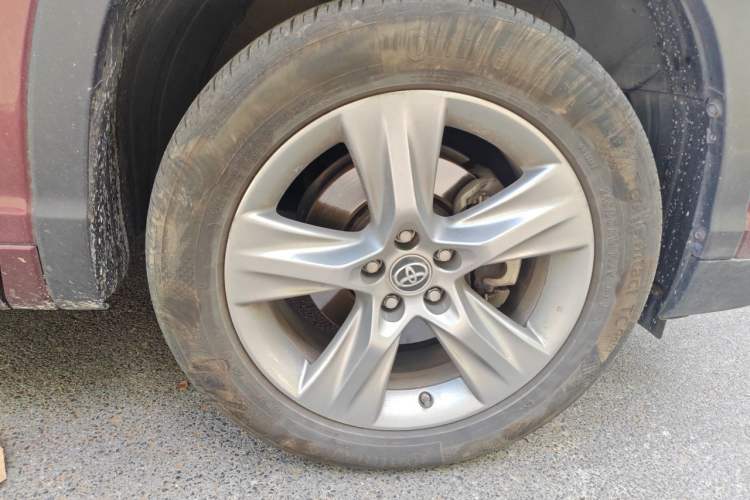 Used Toyota Highlander 2017 2.0T Four-Wheel Drive Luxury Edition 7 Seats Right Front Wheel Hub