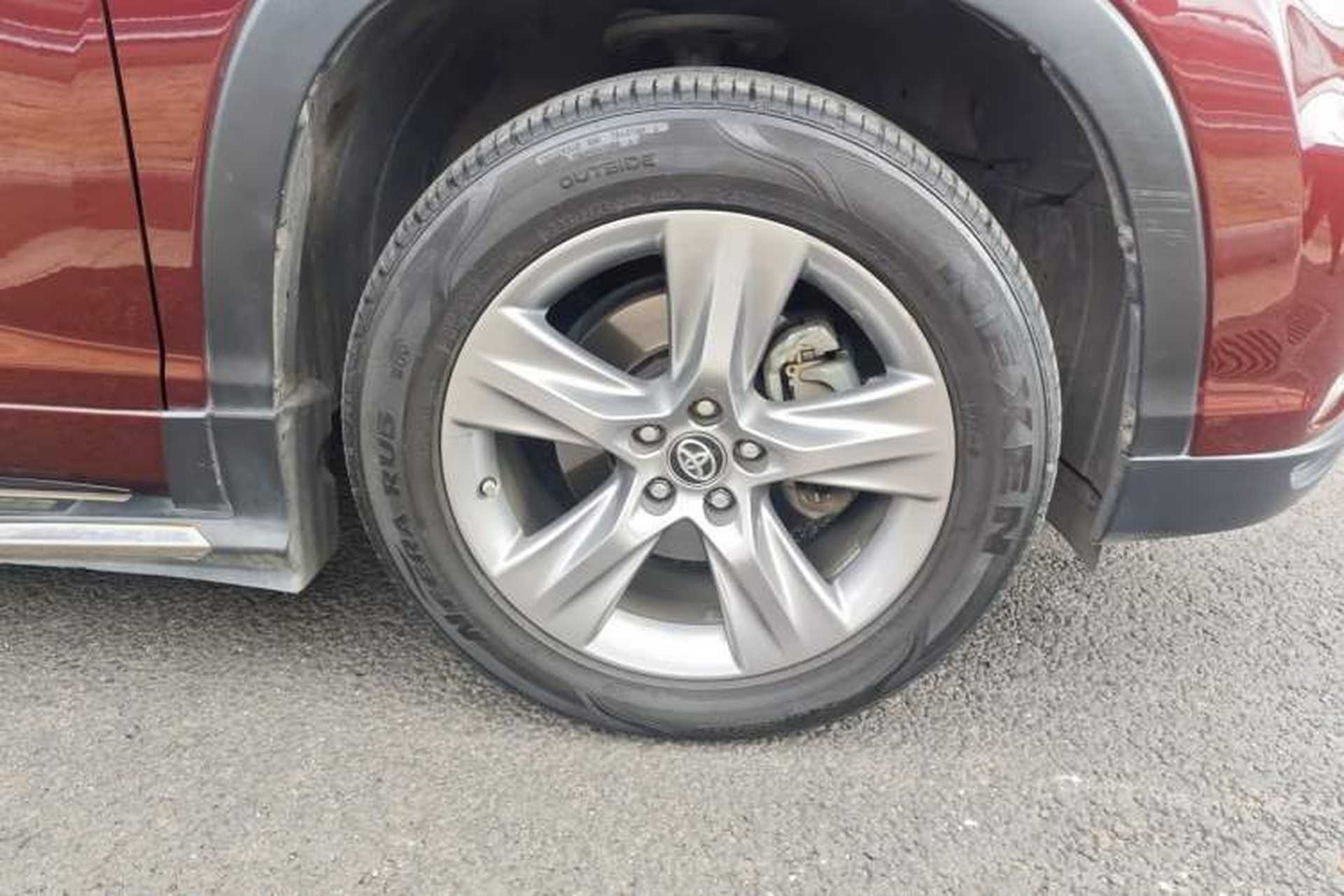 Used Toyota Highlander 2017 2.0T Four-Wheel Drive Luxury Edition 7 Seats Right Front Wheel Hub