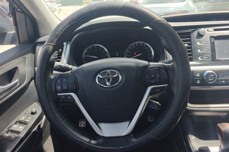 Used Toyota Highlander 2017 2.0T Four-Wheel Drive Luxury Edition 7 Seats Steering Wheel