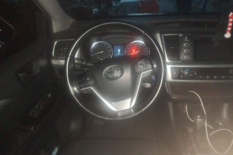 Used Toyota Highlander 2017 2.0T Two-Wheel Drive Elite Version 7 Seats Steering Wheel