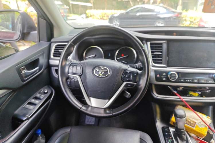 Used Toyota Highlander 2017 2.0T Four-Wheel Drive Luxury Edition 7 Seats Steering Wheel
