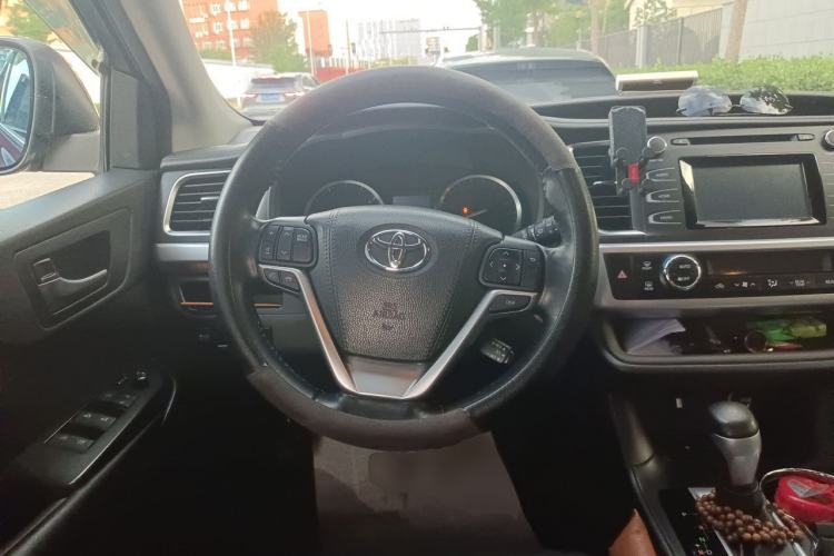 Used Toyota Highlander 2017 2.0T Four-Wheel Drive Luxury Edition 7 Seats Steering Wheel