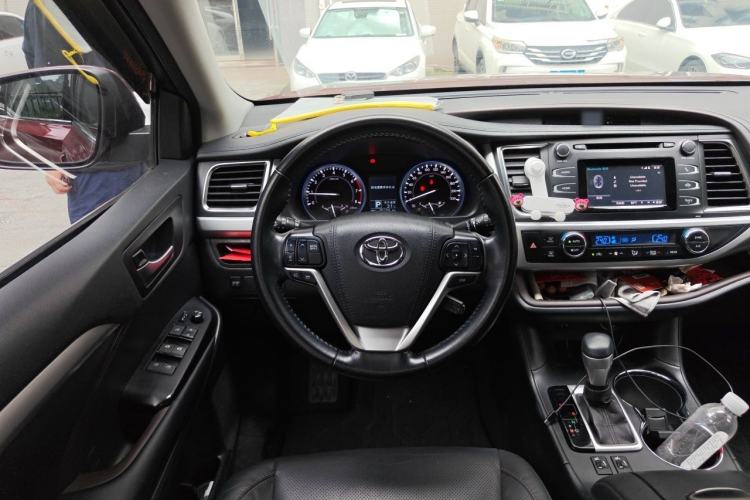 Used Toyota Highlander 2017 2.0T Two-Wheel Drive Luxury Edition 7 Seats Steering Wheel
