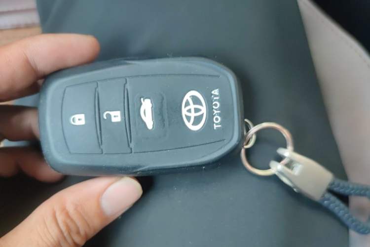 Used Toyota Highlander 2017 2.0T Four-Wheel Drive Luxury Navigation Version 7 Seats Vehicle Key