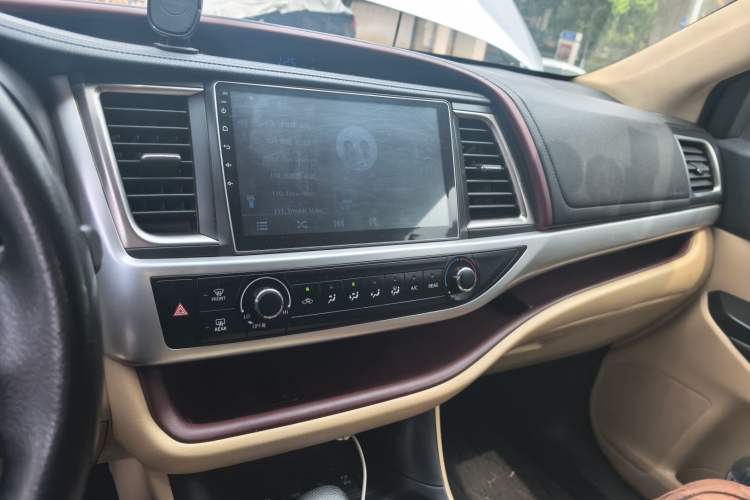 Used Toyota Highlander 2017 2.0T Four-Wheel Drive Elite Edition 7-Seater Audio And AC Panel