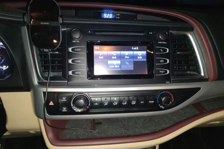 Used Toyota Highlander 2017 2.0T Four-Wheel Drive Elite Edition 7-Seater Audio And AC Panel
