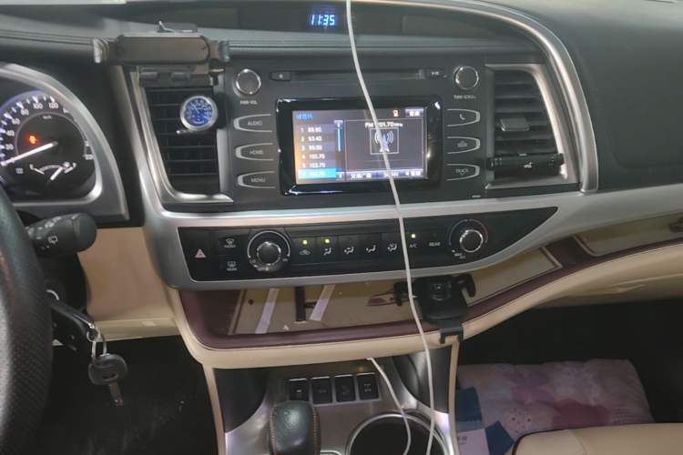 Used Toyota Highlander 2017 2.0T Four-Wheel Drive Elite Edition 7-Seater Audio And AC Panel