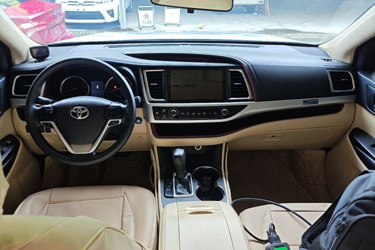 Used Toyota Highlander 2017 2.0T Four-Wheel Drive Elite Edition 7-Seater Center Console