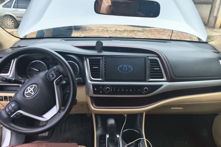 Used Toyota Highlander 2017 2.0T Four-Wheel Drive Elite Edition 7-Seater Center Console
