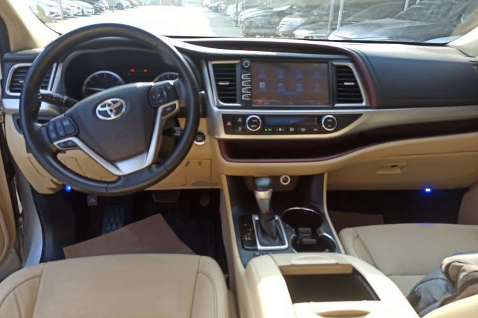 Used Toyota Highlander 2017 2.0T Two-Wheel Drive Luxury Edition 7 Seats Center Console
