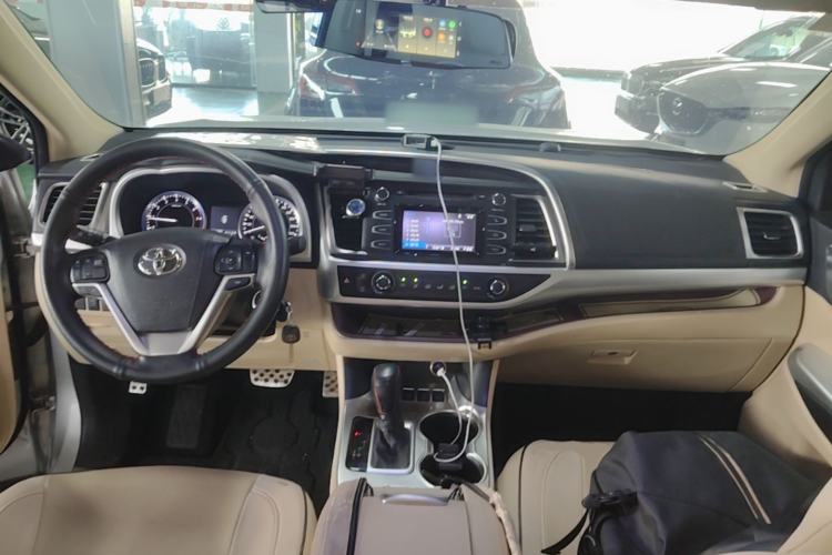 Used Toyota Highlander 2017 2.0T Four-Wheel Drive Elite Edition 7-Seater Center Console