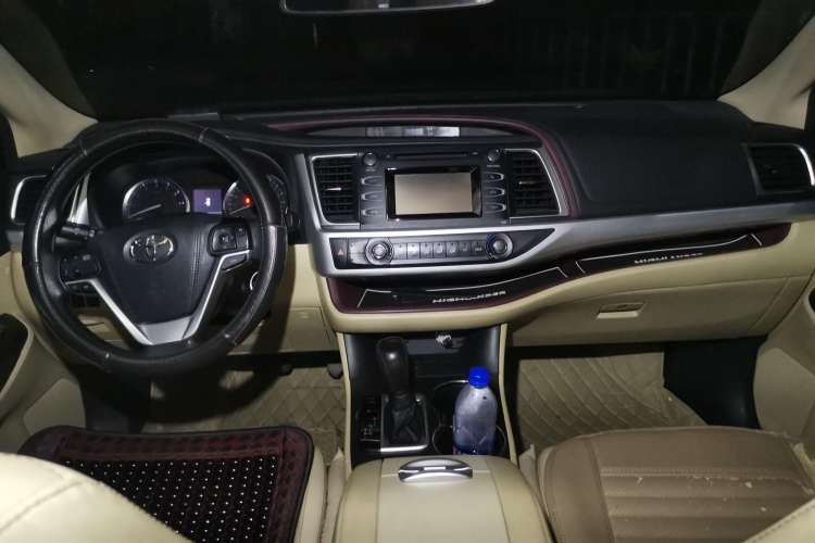 Used Toyota Highlander 2017 2.0T Two-Wheel Drive Elite Version 7 Seats Center Console