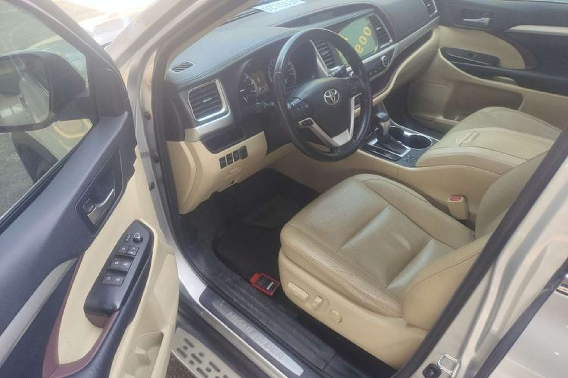 Used Toyota Highlander 2017 2.0T Four-Wheel Drive Luxury Edition 7 Seats Driver Seat