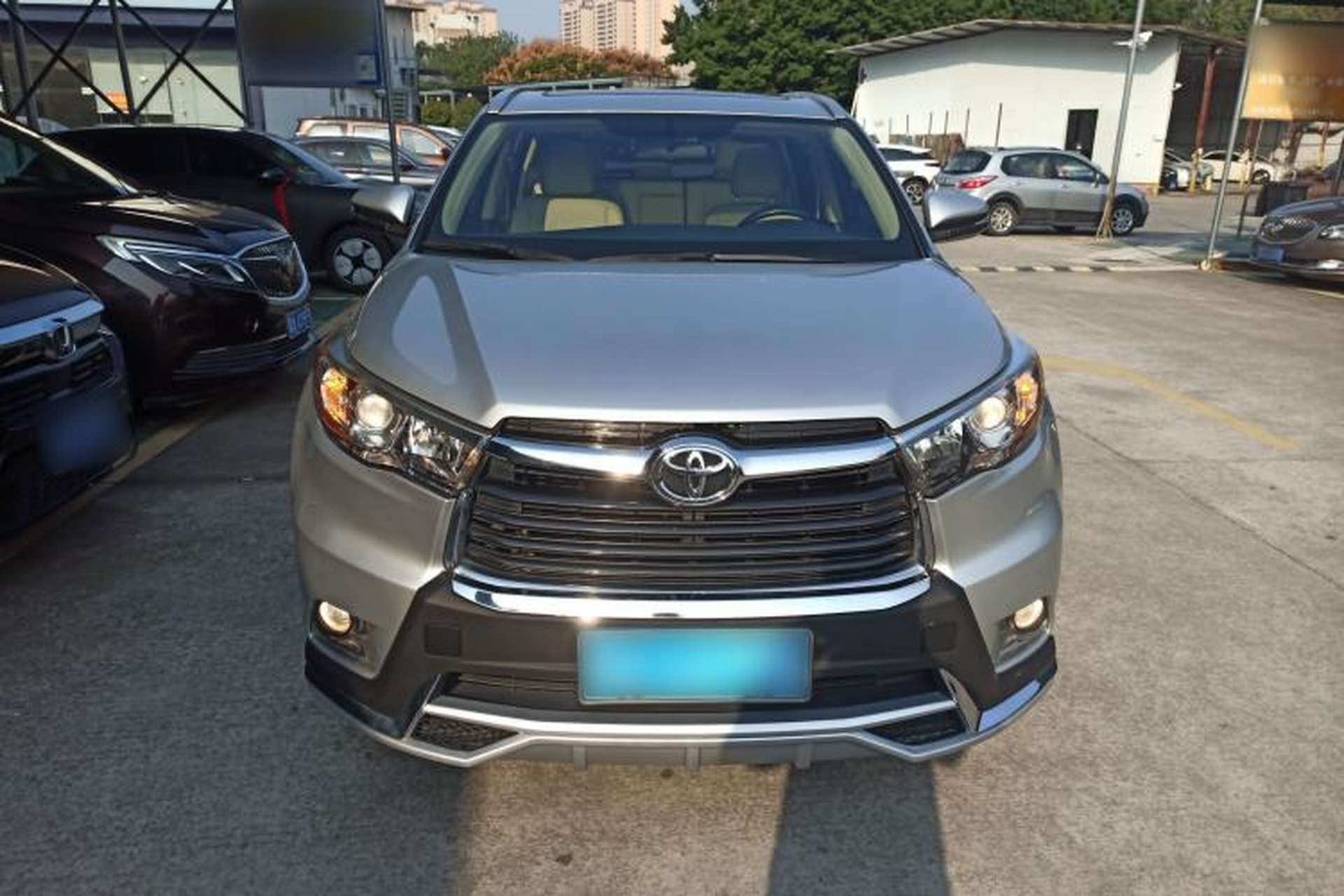 Used Toyota Highlander 2017 2.0T Two-Wheel Drive Luxury Edition 7 Seats Front