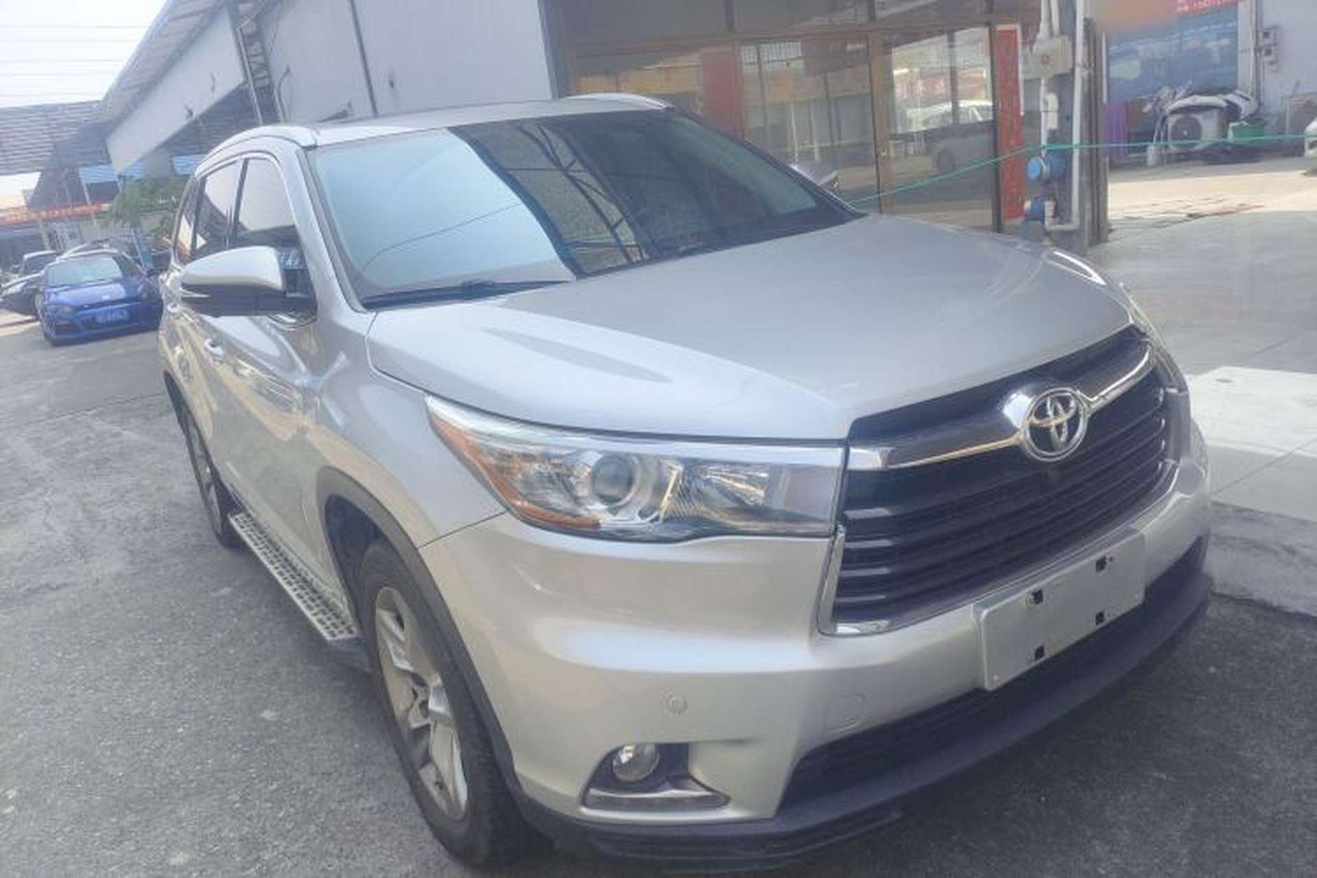 Used Toyota Highlander 2017 2.0T Four-Wheel Drive Luxury Edition 7 Seats Front Right 45 Deg