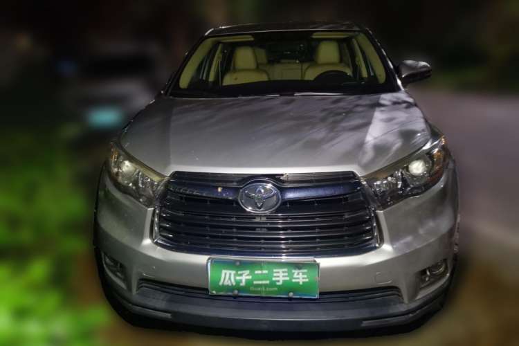Used Toyota Highlander 2017 2.0T Two-Wheel Drive Elite Version 7 Seats Front
