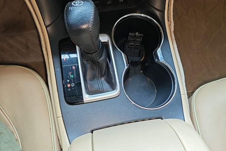 Used Toyota Highlander 2017 2.0T Four-Wheel Drive Elite Edition 7-Seater Gear Lever