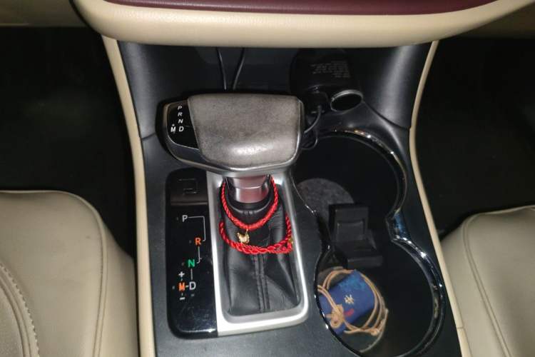 Used Toyota Highlander 2017 2.0T Four-Wheel Drive Elite Edition 7-Seater Gear Lever