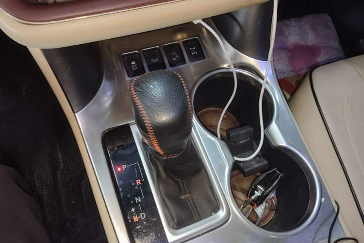 Used Toyota Highlander 2017 2.0T Four-Wheel Drive Elite Edition 7-Seater Gear Lever