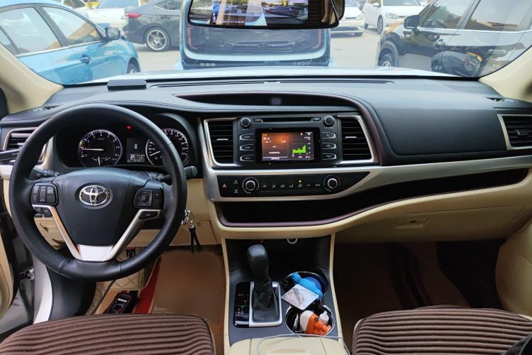 Used Toyota Highlander 2017 2.0T Two-Wheel Drive Elite Edition 5 Seats Interior 2