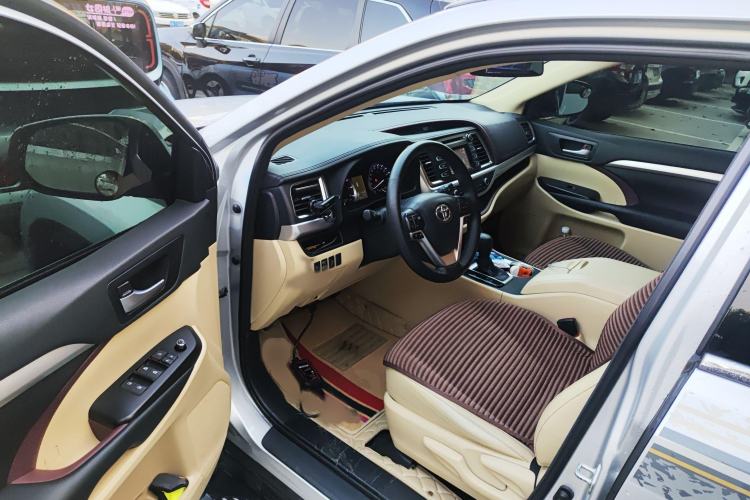 Used Toyota Highlander 2017 2.0T Two-Wheel Drive Elite Edition 5 Seats Interior 3