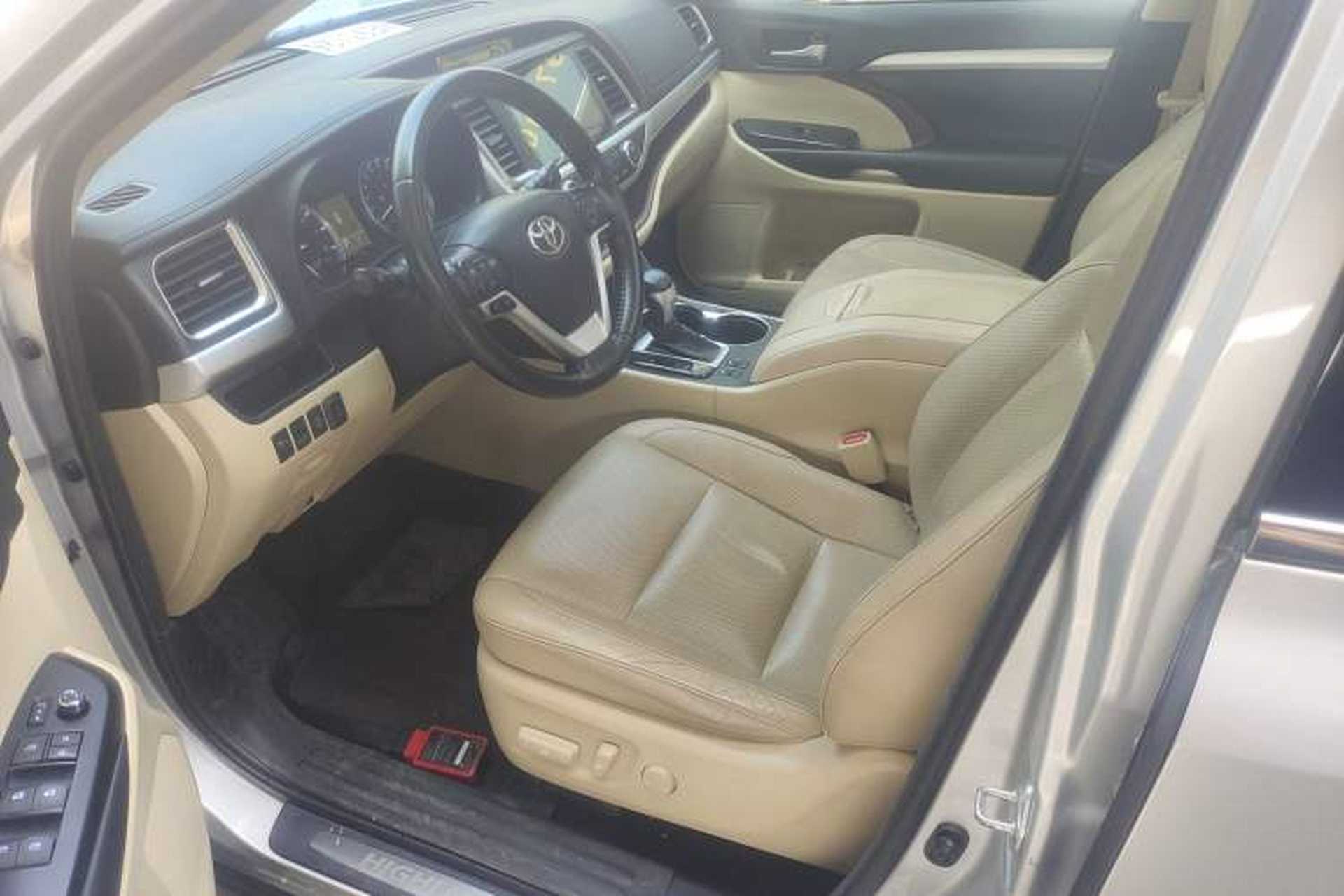 Used Toyota Highlander 2017 2.0T Four-Wheel Drive Luxury Edition 7 Seats Left Front Seat