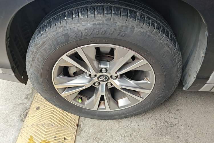 Used Toyota Highlander 2017 2.0T Four-Wheel Drive Elite Edition 7-Seater Left Front Wheel Hub