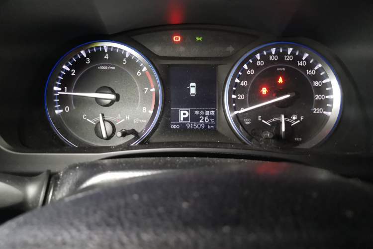 Used Toyota Highlander 2017 2.0T Two-Wheel Drive Elite Version 7 Seats Odometer Close Up