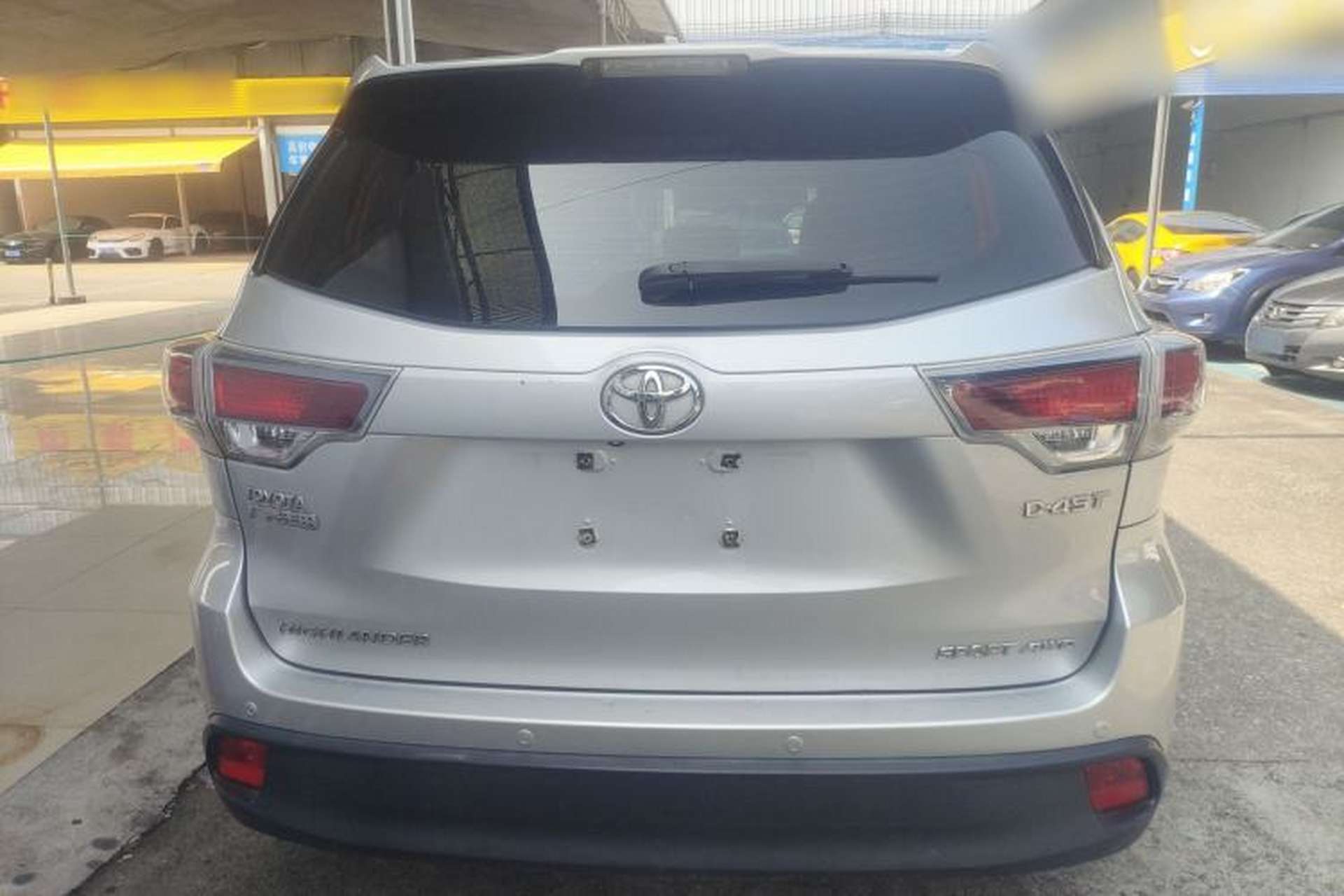 Used Toyota Highlander 2017 2.0T Four-Wheel Drive Luxury Edition 7 Seats Rear