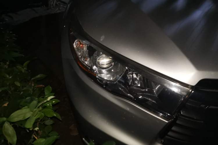 Used Toyota Highlander 2017 2.0T Two-Wheel Drive Elite Version 7 Seats Right Front Headlight