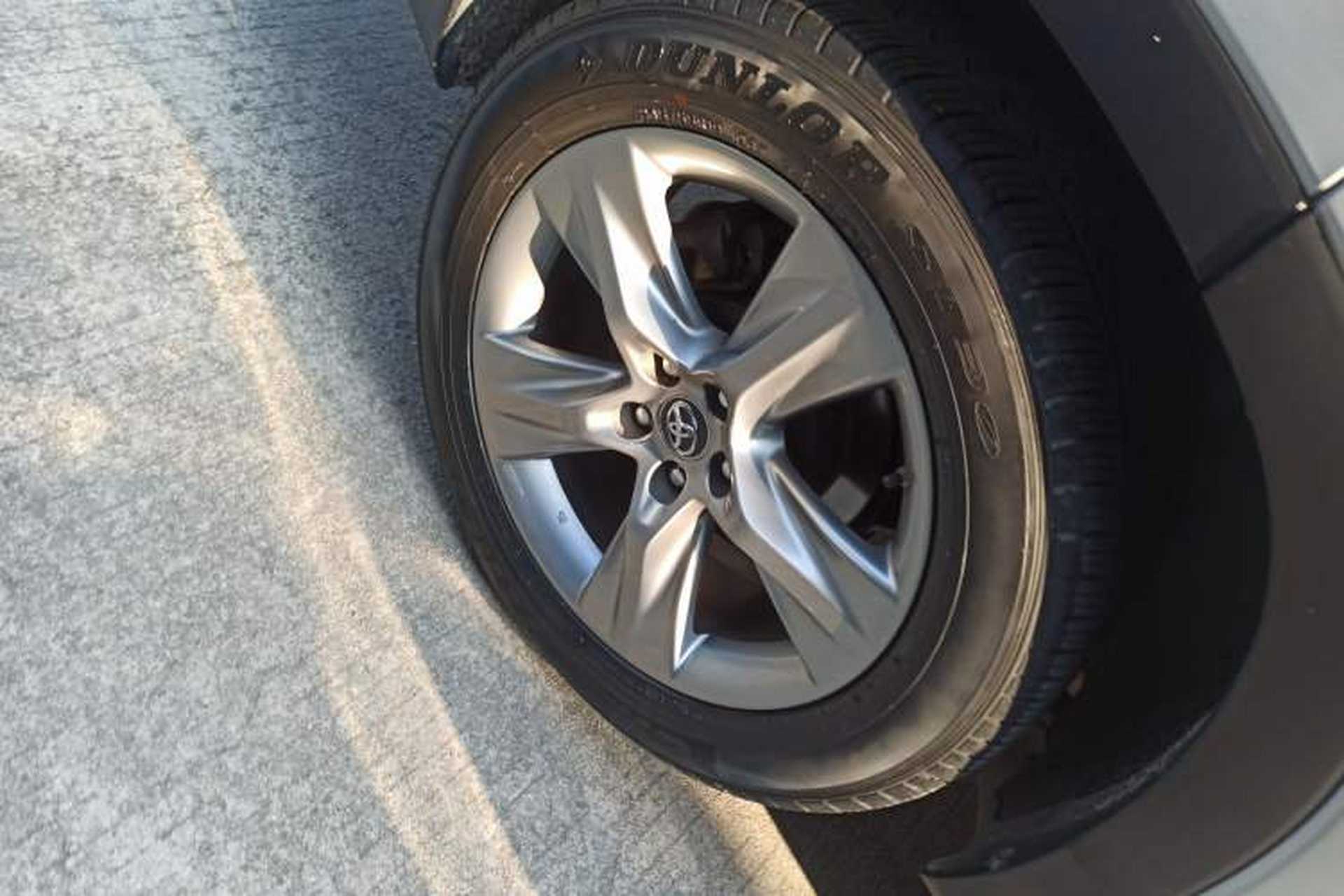 Used Toyota Highlander 2017 2.0T Two-Wheel Drive Luxury Edition 7 Seats Right Rear Wheel Hub