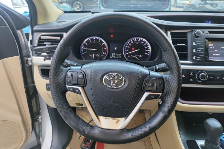 Used Toyota Highlander 2017 2.0T Two-Wheel Drive Elite Edition 5 Seats Steering Wheel
