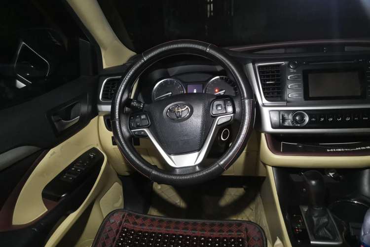 Used Toyota Highlander 2017 2.0T Two-Wheel Drive Elite Version 7 Seats Steering Wheel