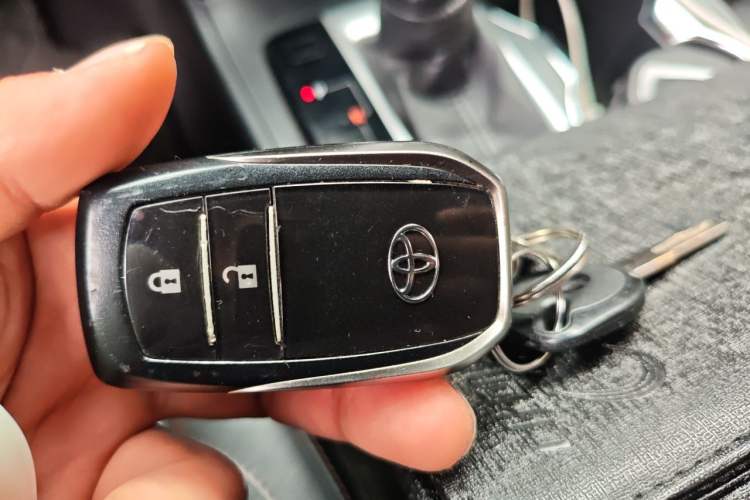 Used Toyota Highlander 2017 2.0T Four-Wheel Drive Luxury Edition 7 Seats Vehicle Key
